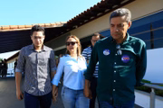 Neto Joaquim Roriz, Jaquline Roriz e o marido dela, Manoel Neto, deixam hospital 
