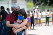 Daniela Lobo e o filho