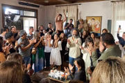 Elenco se emociona nos bastidores de última gravação de Pantanal