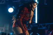Ludmilla joga água em fã durante show; entenda