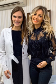 A médica com a ring girl do UFC Jhenny