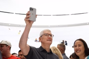 Tim Cook, CEO da Apple, no lançamento do iPhone 15
