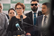 Carla Zambelli faz coletiva após operação da PF