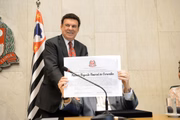 O empresário Antônio Augusto Amaral de Carvalho, mais conhecido como Tuta, em homenagem na Alesp em 2017